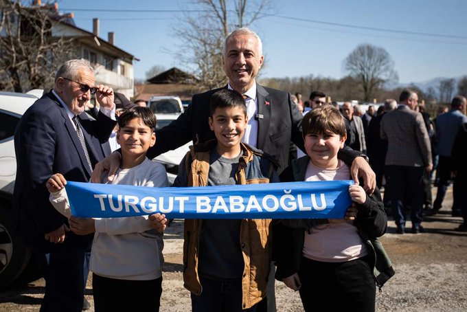 Hendek Belediye Başkanı Turgut Babaoğlu, halkın sevgi ve takdiriyle karşılanıyor